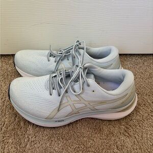 ASICS women’s gel kayano 29 light sky blue champagne gold size 9.5 like new